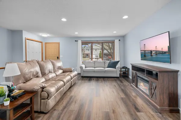 7350 Bagpipe BLVD, Eden Prairie, MN 55346