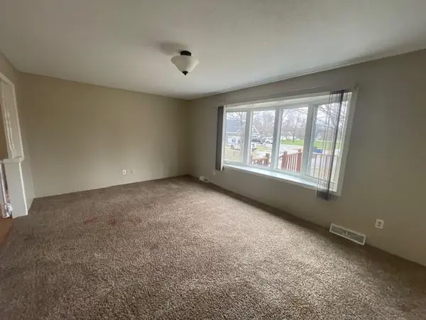 402 Main ST W, Morristown, MN 55052