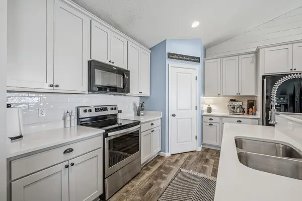 1080 Lakewood CT, Norwood Young America, MN 55397