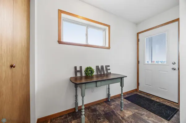 38 Cedar DR, Mapleton, ND 58059