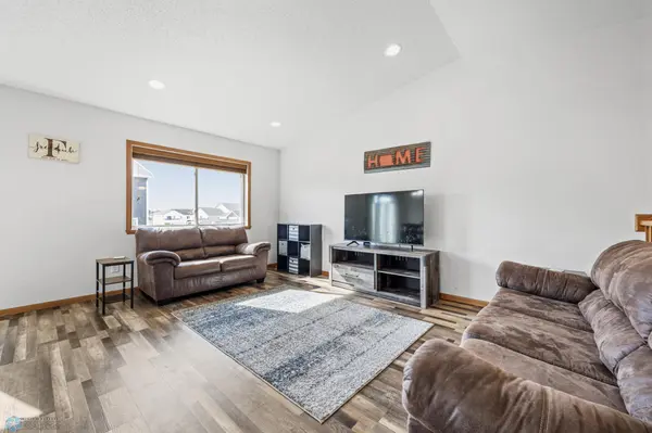 38 Cedar DR, Mapleton, ND 58059