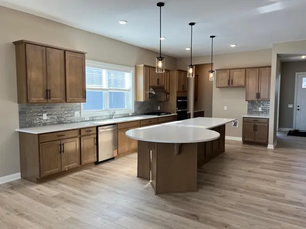 501 Hammers CT, Chaska, MN 55318