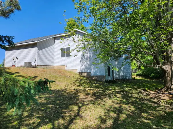 9970 Starlight DR, Woodbury, MN 55125