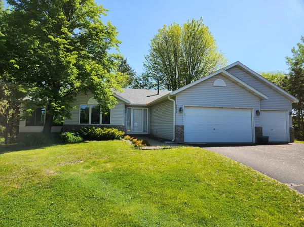 9970 Starlight DR, Woodbury, MN 55125