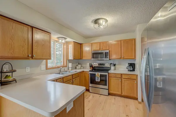 339 Parkview LN S, Maplewood, MN 55119