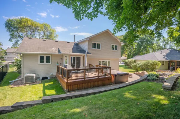 9495 Annapolis LN N, Maple Grove, MN 55369