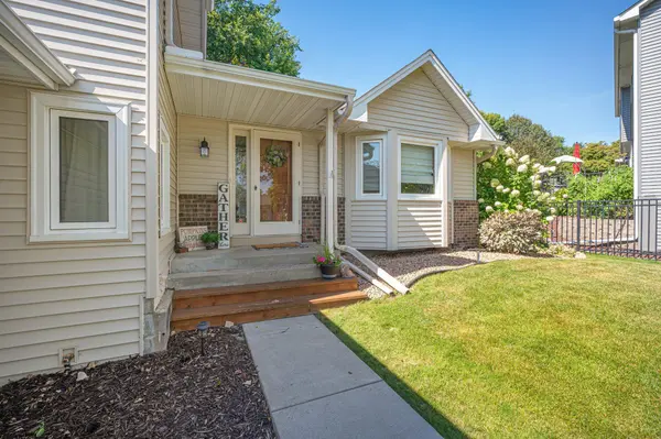 9495 Annapolis LN N, Maple Grove, MN 55369