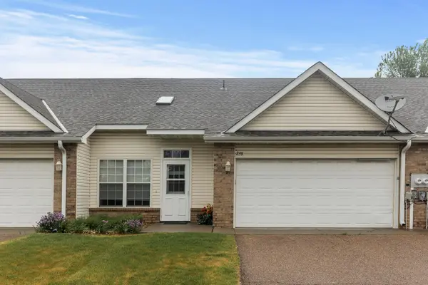 239 Appleblossom LN E, Shakopee, MN 55379