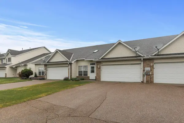 239 Appleblossom LN E, Shakopee, MN 55379