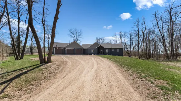 902 Woodsmen CT NE, Alexandria, MN 56308