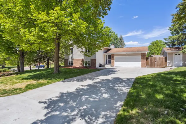 1112 Gabbert CIR, Eagan, MN 55123