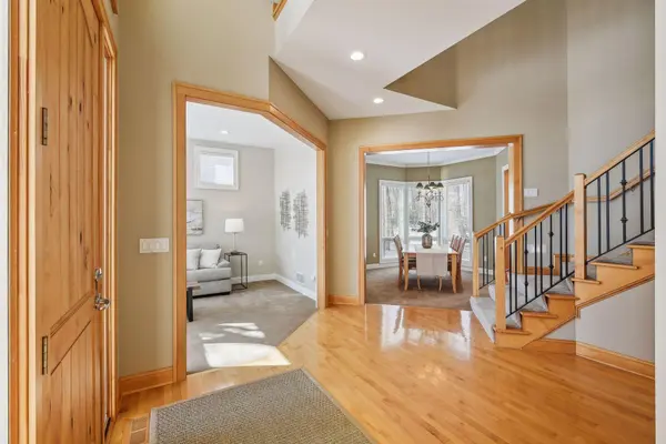 1116 Sugarbush LN, Waconia, MN 55387