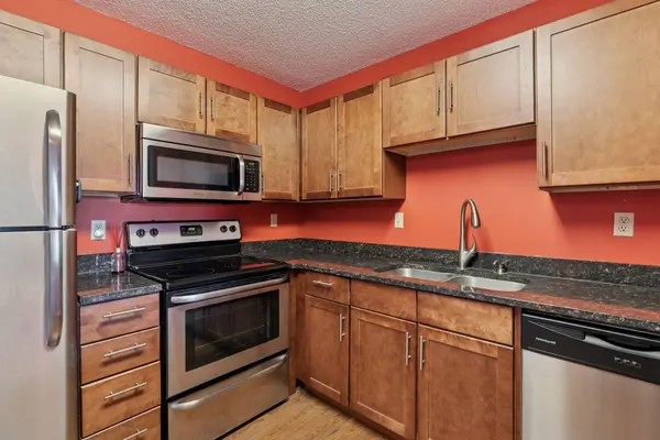 3440 Golfview DR #124, Eagan, MN 55123