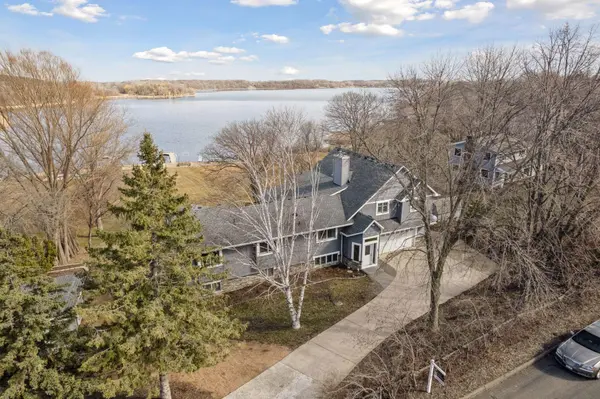 9265 Pierson Lake DR, Chaska, MN 55318