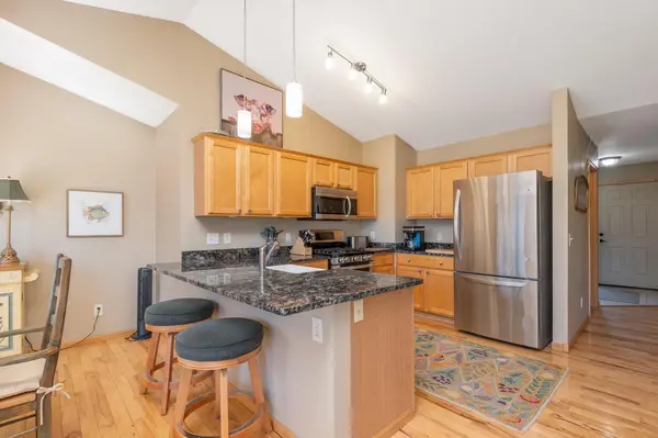 1265 Langewood DR, Minnetrista, MN 55364