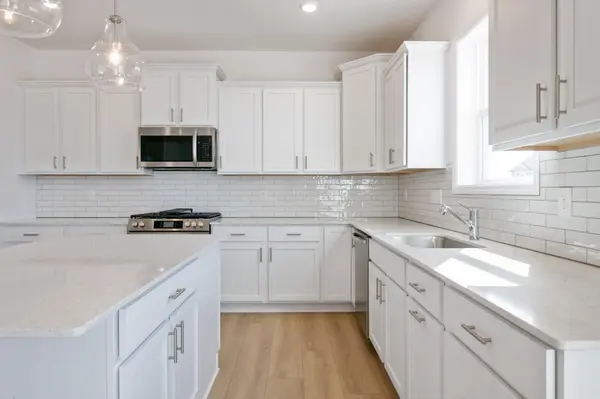 1542 England WAY, Shakopee, MN 55379
