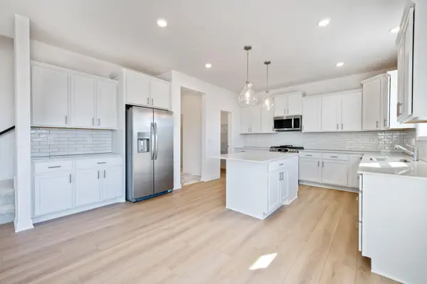 1542 England WAY, Shakopee, MN 55379