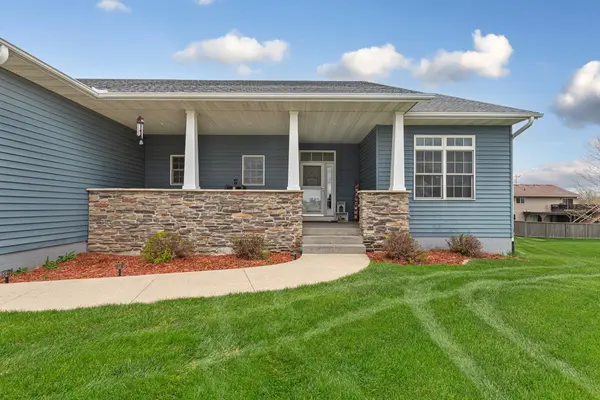 375 Hickory LN NE, Owatonna, MN 55060