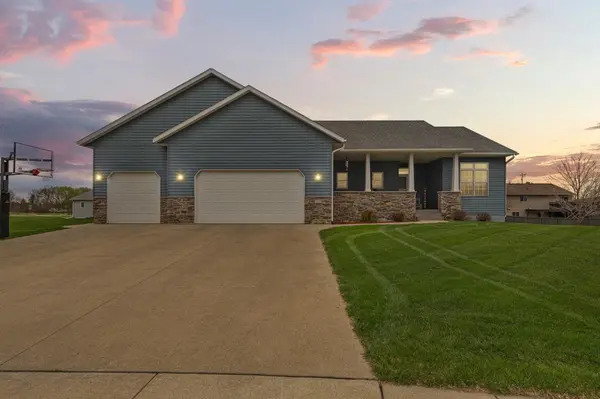 375 Hickory LN NE, Owatonna, MN 55060