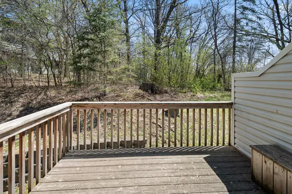 1205 Timbershore LN, Eagan, MN 55123