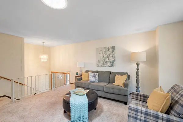 1205 Timbershore LN, Eagan, MN 55123