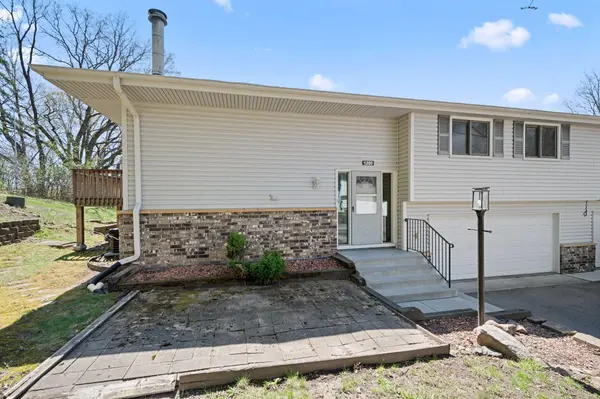 1205 Timbershore LN, Eagan, MN 55123