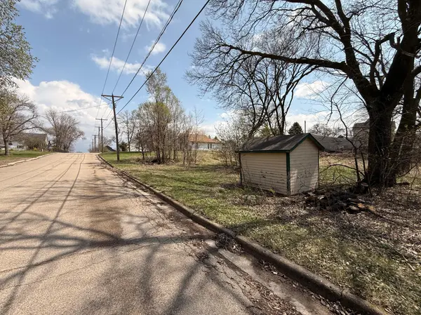 249 N Nelson ST, Appleton, MN 56208