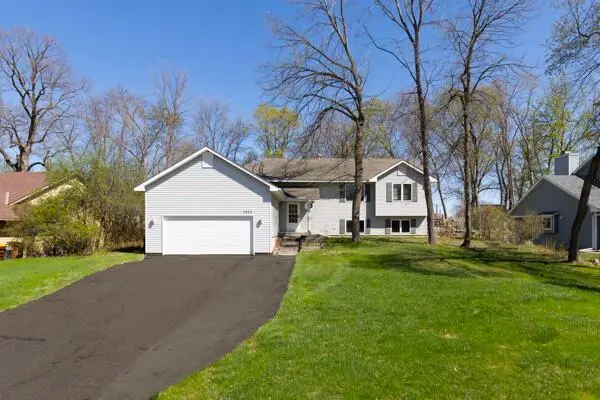 5222 W 145th ST, Savage, MN 55378