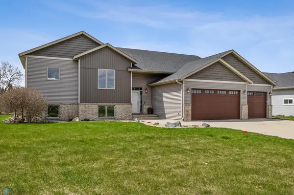 134 Newport Pkwy N, Kindred, ND 58051