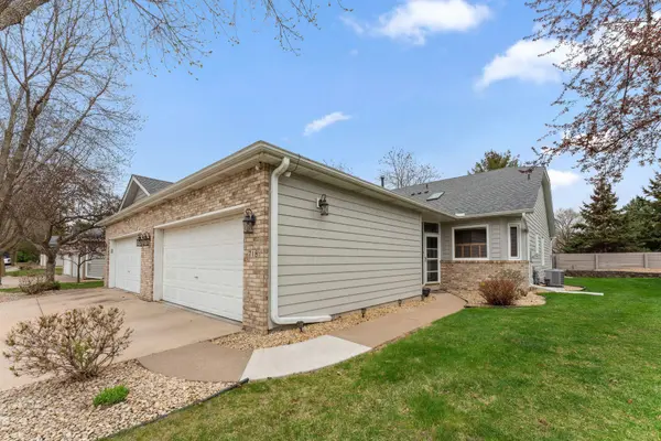 718 Emerald RDG, Roseville, MN 55113