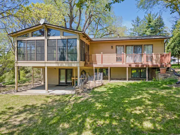 2316 Carver AVE E, Maplewood, MN 55119
