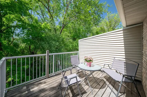 921 Pond View CT, Vadnais Heights, MN 55127