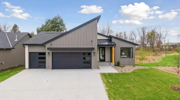 1952 Campfire DR E, Waconia, MN 55387