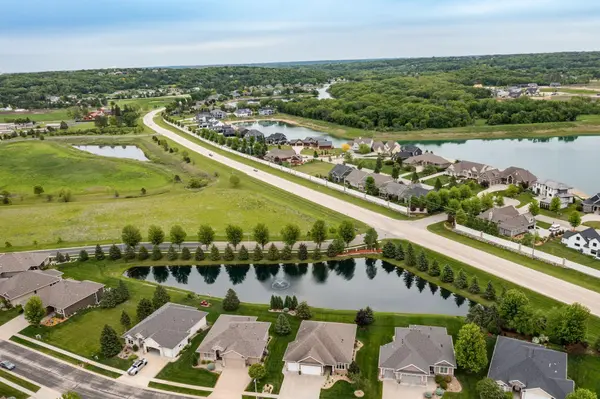 4051 Autumn Lake CT SW, Rochester, MN 55902