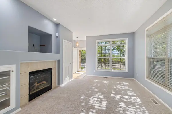 10100 Bridgehill TER, Eden Prairie, MN 55347