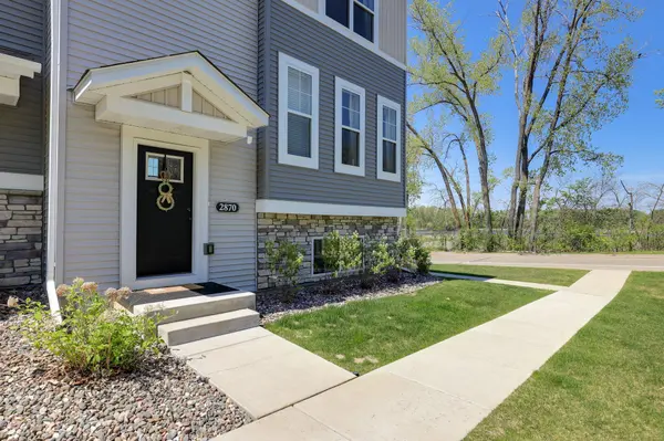2870 Lexington PL N, Roseville, MN 55113
