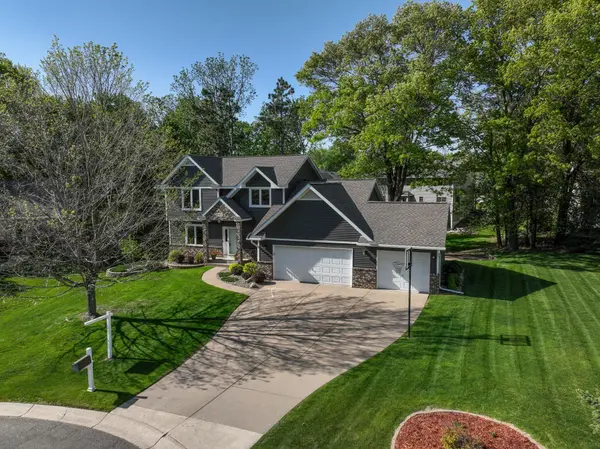 2477 Timber CT E, Maplewood, MN 55119