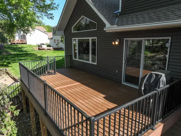 2477 Timber CT E, Maplewood, MN 55119