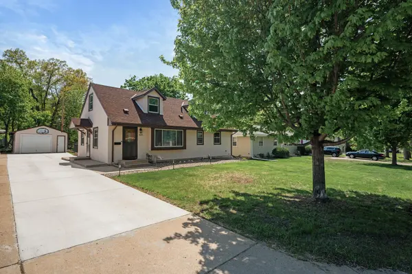 420 Ruby DR, West Saint Paul, MN 55118