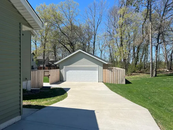 9613 River Forest DR, Monticello, MN 55362