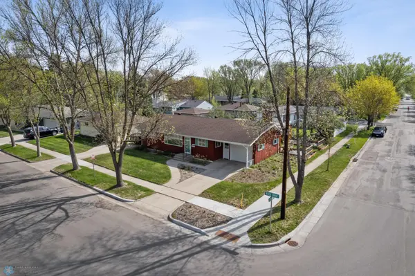 1122 River DR S, Moorhead, MN 56560