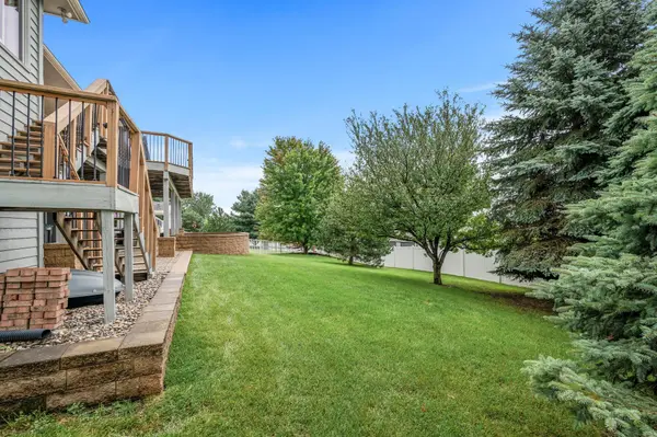 2331 Fawn Hill CT, Chanhassen, MN 55317
