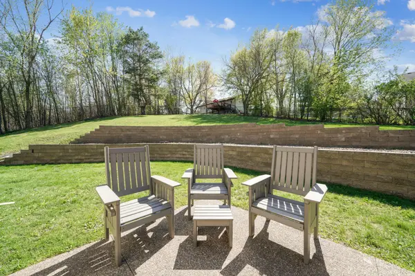 1036 Creekview LN, Belle Plaine, MN 56011