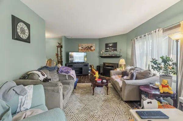 101 Canabury CT, Little Canada, MN 55117