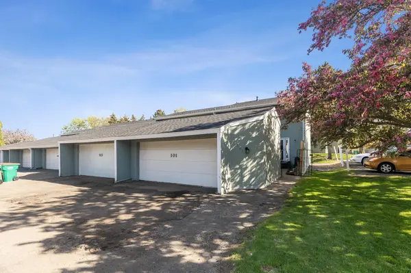 101 Canabury CT,  Little Canada,  MN 55117