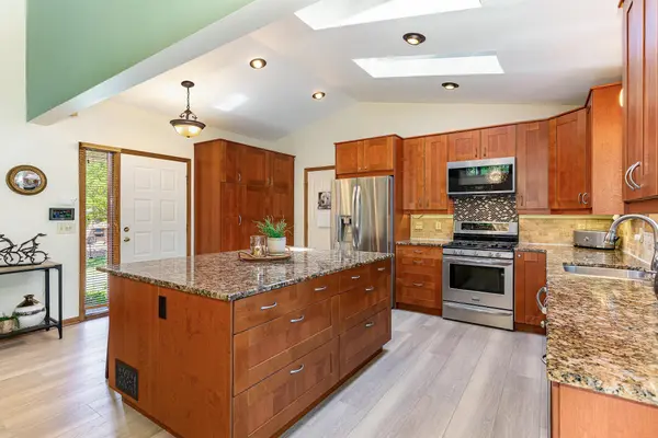 12570 Everest CT E, Apple Valley, MN 55124