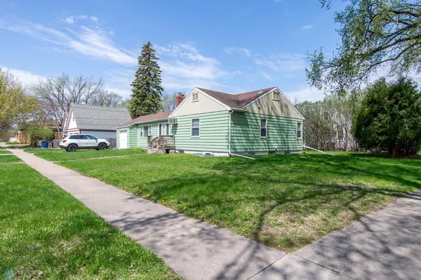 412 14th AVE S, Moorhead, MN 56560