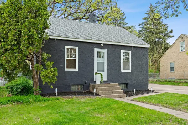 517 Adams ST, Anoka, MN 55303