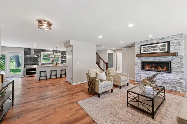 550 Wheeler DR, Excelsior, MN 55331