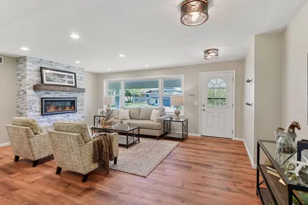 550 Wheeler DR, Excelsior, MN 55331